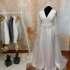White Wedding Dresses Full figure Theron's Fashion and Bridal Boutique