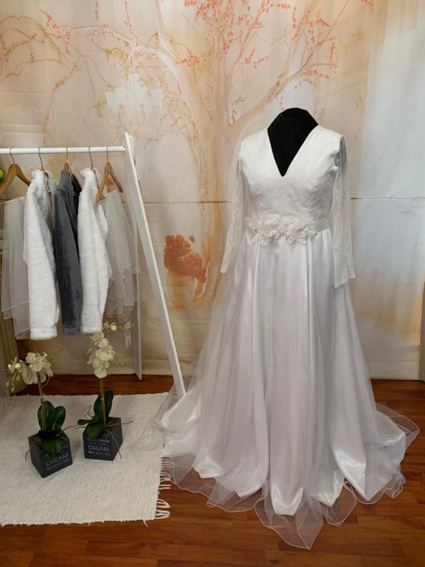 White Wedding Dresses Full figure Theron's Fashion and Bridal Boutique