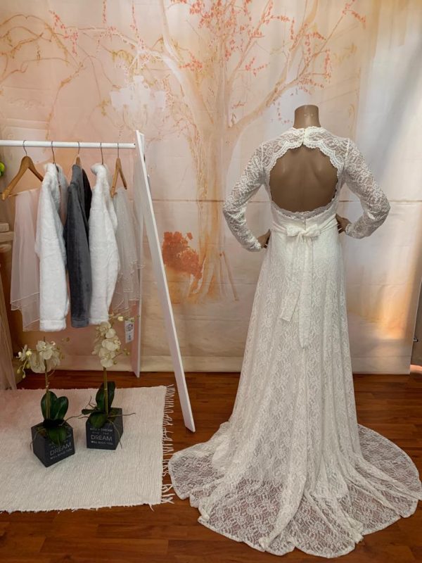Fit & Flare Wedding Dresses
