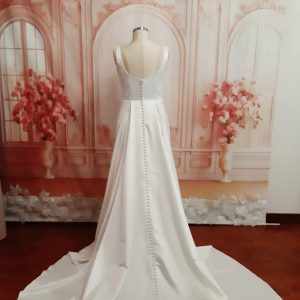 Off White Wedding Dress, square neckline, Beautiful Full Satin Skirt - Size: 14 (US) Theron's Fashion and Bridal Boutique