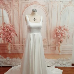 Off White Wedding Dress, square neckline, Beautiful Full Satin Skirt - Size: 14 (US) Theron's Fashion and Bridal Boutique
