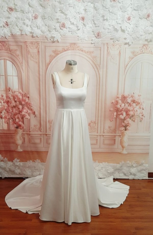 Off White Wedding Dress, square neckline, Beautiful Full Satin Skirt - Size: 14 (US) Theron's Fashion and Bridal Boutique