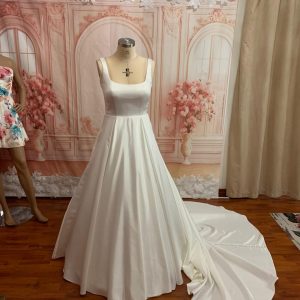 Off White Wedding Dress, square neckline, Beautiful Full Satin Skirt with Petticoat - Size: 14 (US) Theron's Fashion and Bridal Boutique
