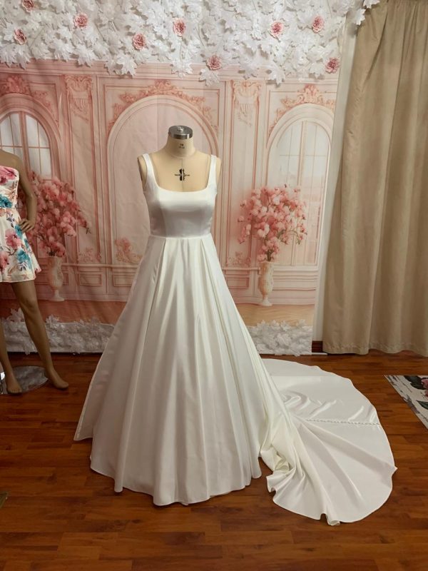Off White Wedding Dress, square neckline, Beautiful Full Satin Skirt with Petticoat - Size: 14 (US) Theron's Fashion and Bridal Boutique