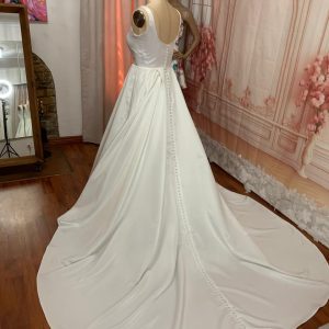Off White Wedding Dress, square neckline, Beautiful Full Satin Skirt with Petticoat - Size: 14 (US) Theron's Fashion and Bridal Boutique