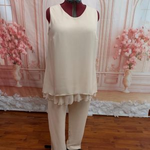Peach Matching Set Beautiful Top with Detail - Size 22/48 Pretoria East