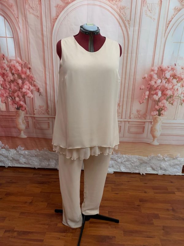Peach Matching Set Beautiful Top with Detail - Size 22/48 Pretoria East