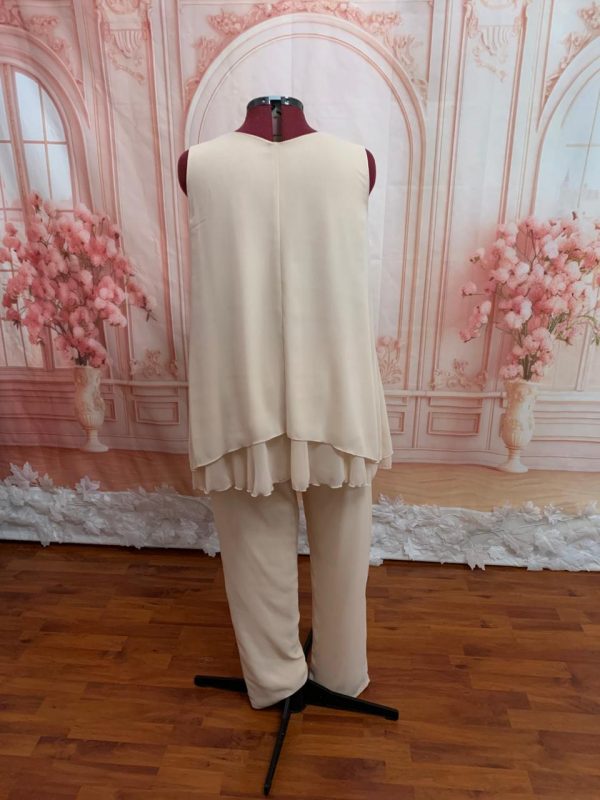 Peach Matching Set Beautiful Top with Detail - Size 22/48
